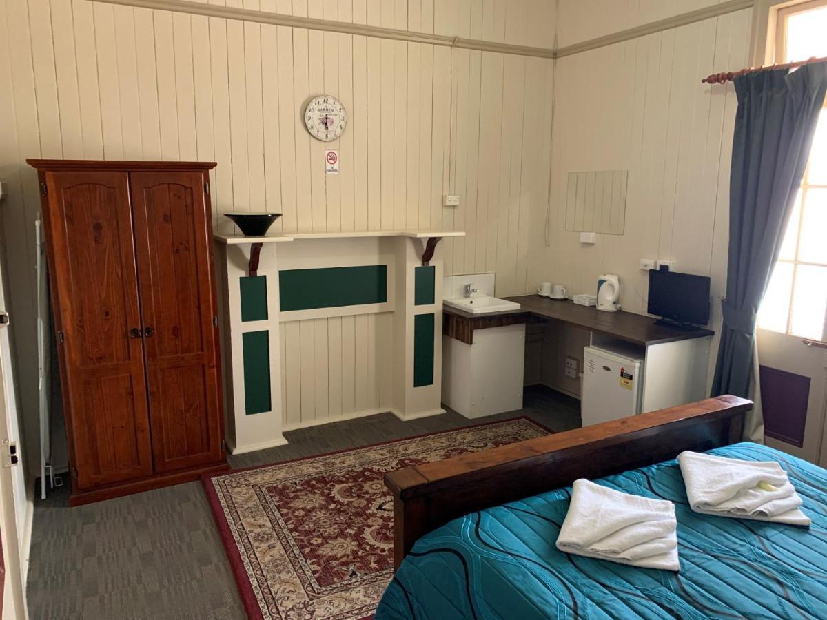 Exchange Hotel Toogoolawah Екстериор снимка