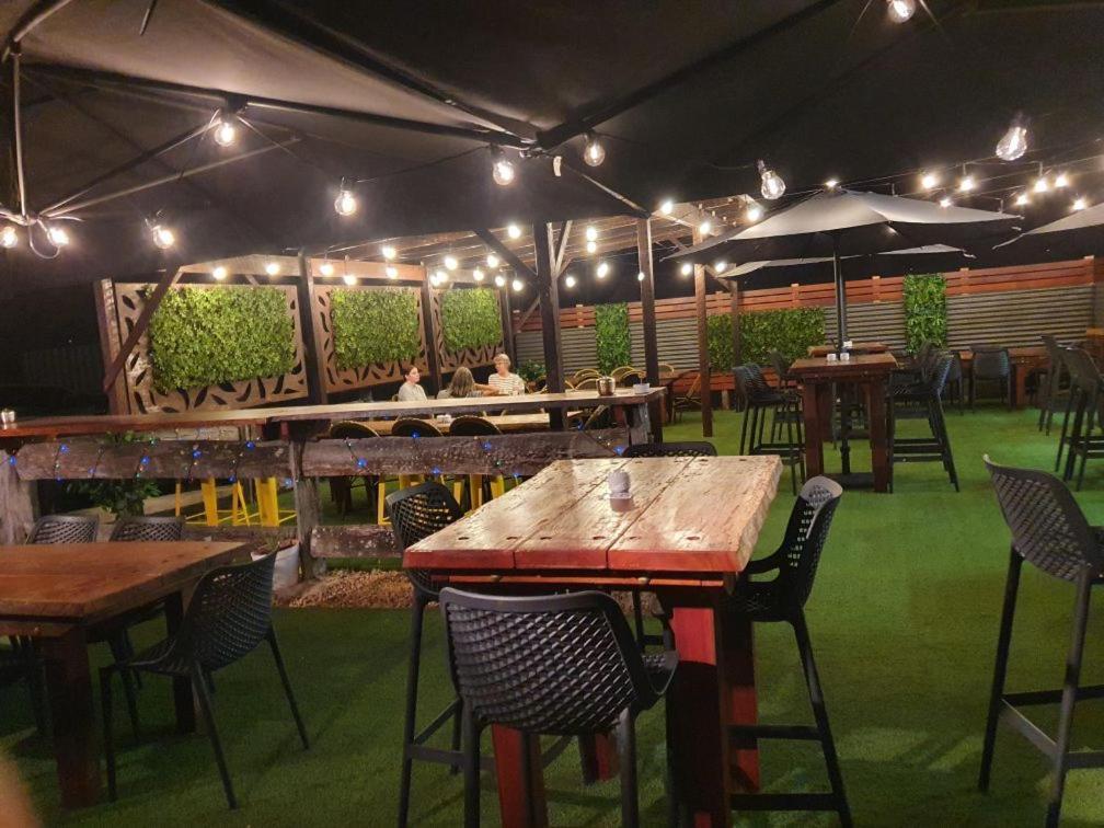 Exchange Hotel Toogoolawah Екстериор снимка