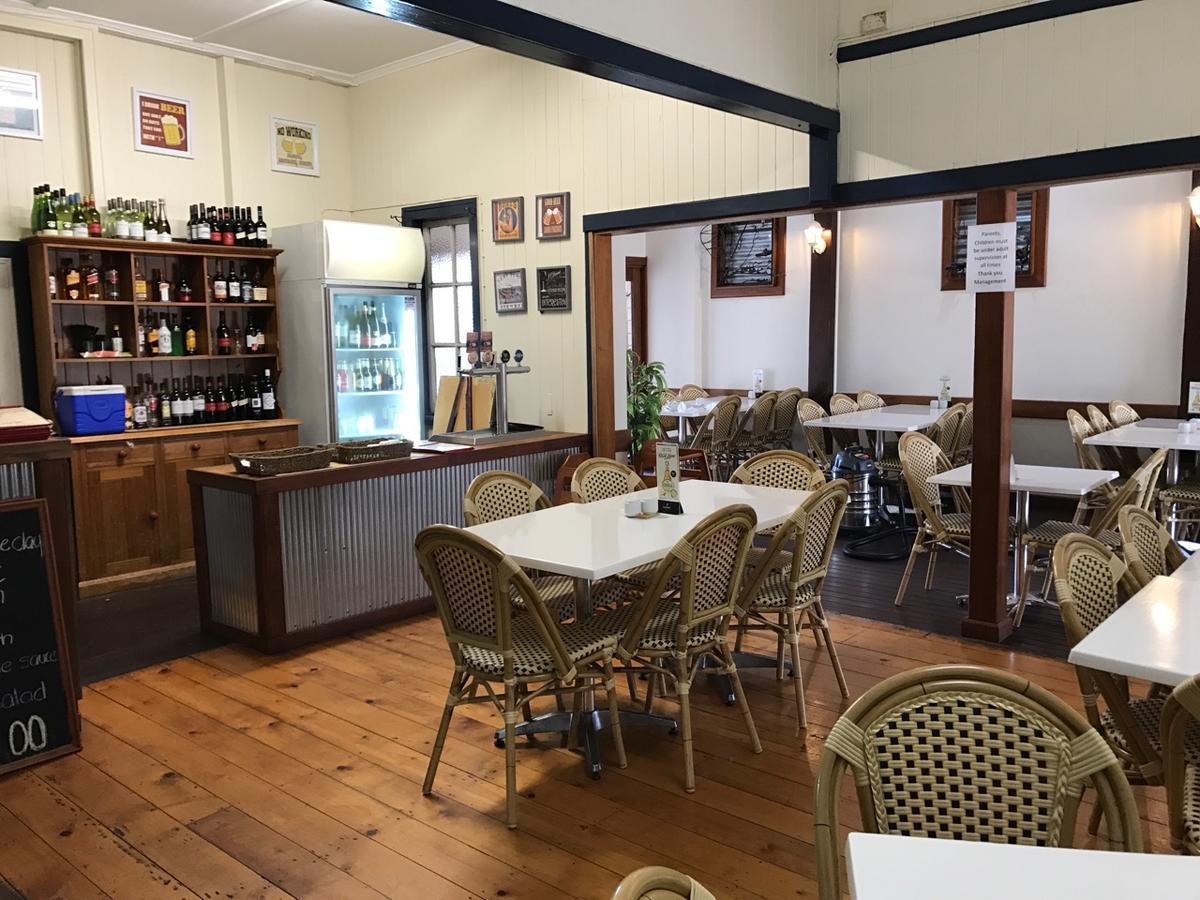 Exchange Hotel Toogoolawah Екстериор снимка
