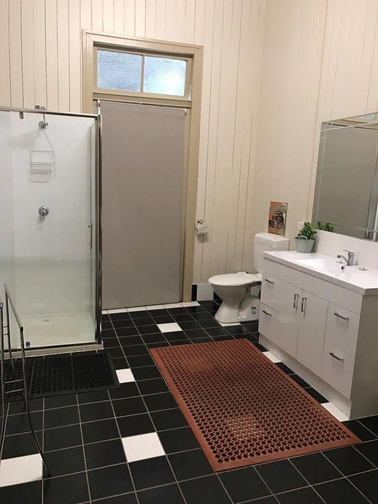 Exchange Hotel Toogoolawah Екстериор снимка